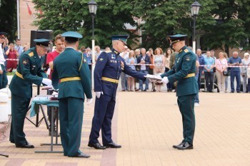 Выпускники-бауманцы получили офицерские звания и погоны