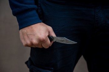 В Калужской области парень заступился за девушку и сам получил удар ножом
