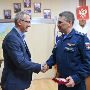 Шапша наградил командира авиаполка в Шайковке медалью за заслуги