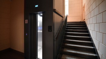 В Обнинске лифт врезался в последний этаж жилого дома