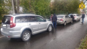 В Калуге на улице Заводской столкнулись три автомобиля