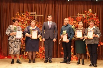 Юрий Моисеев и Дмитрий Денисов поздравили работников образования