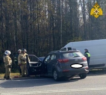 Водитель Hyundai погиб в столкновении с фургоном на Киевской трассе