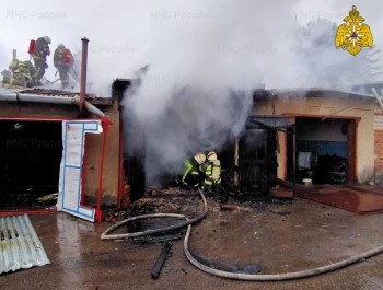 В Калуге произошли пожары в двух гаражных кооперативах