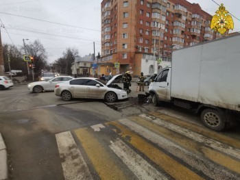 На перекрёстке улиц Плеханова и Суворова столкнулись 