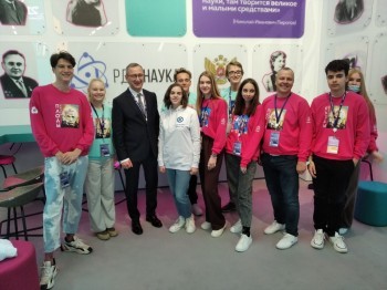 Владислав Шапша встретился с молодыми учёными