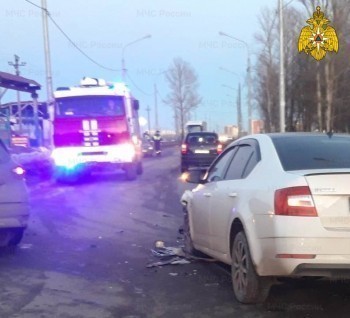 В Калуге пострадали люди при столкновении трёх автомобилей
