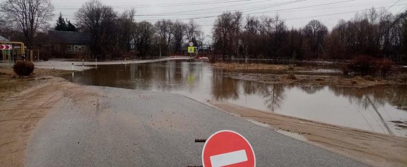 Подъем воды в угре. Полотняный завод затопило. Полотняный завод река. Староскаковское Калужская область затопило. Полотняный завод паводок.