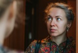 Мать выбрала позицию жертвы и по любому поводу устраивает слезливые сцены