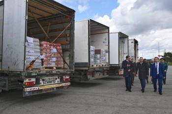 В Калуге Владислав Шапша с коллегами принял 120 тонн гуманитарной помощи для беженцев