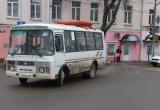 В Калуге пожилая женщина выпала из автобуса