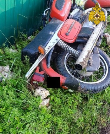 В Калужской области мотоциклист врезался в забор и погиб