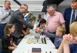 Владислав Шапша и Анатолий Карпов приветствовали участников шахматного турнира 