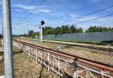 В Калужской области на переезде поезд сбил девушку