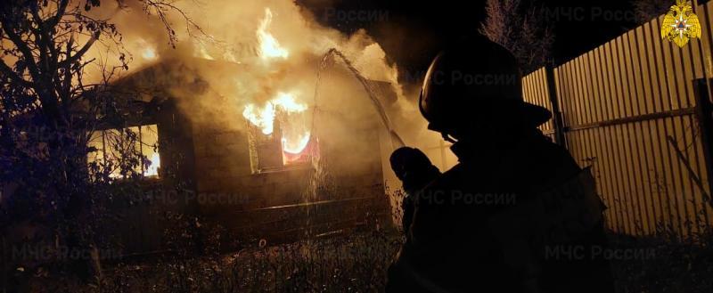 Фото: пожар в Комлево.  ГУ МЧС России по Калужской области.