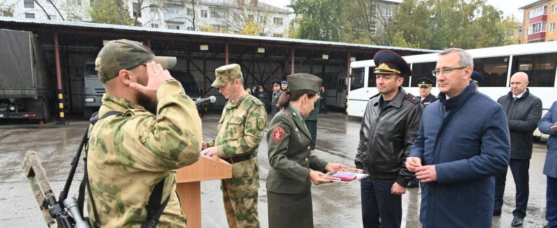 В Калуге торжественно встретили сотрудников СОБРа и ОМОНа, вернувшихся после выполнения задач специальной военной операции   