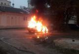 В Калужской области у стен монастыря сгорел автомобиль