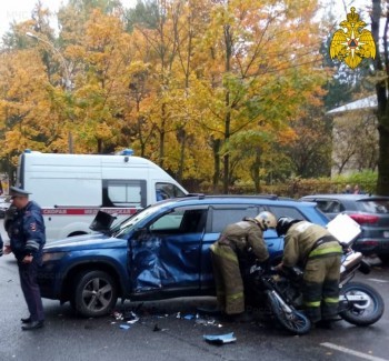 Мотоциклист врезался в машину нарушителя в Обнинске