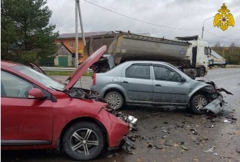 На дороге "Калуга-Медынь" разбились два автомобиля Renault