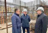Дмитрий Денисов проверил ход строительства ТЮЗа и поликлиники в Калуге