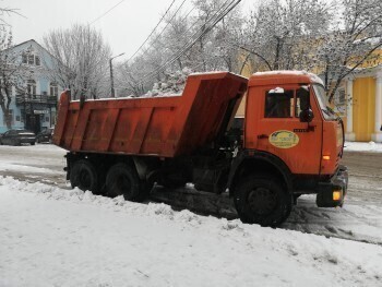 За сутки в Калуге собрали и вывезли 270 кубометров снега
