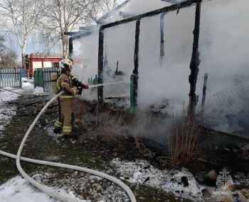 В Калужской области частный дом выгорел дотла