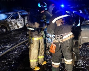 На калужской дороге после смертельного ДТП сгорел Volkswagen