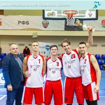 Калужская команда взяла бронзу на фестивале по баскетболу 3х3 в Смоленске