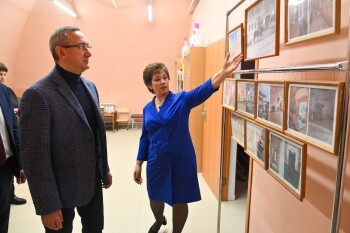 Владислав Шапша осмотрел отремонтированную ДШИ в Мещовске