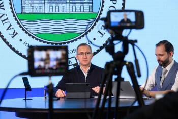 Губернатор Владислав Шапша провел прямой эфир в соцсетях