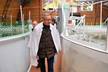Губернатор посетил осетровую ферму в Калужской области