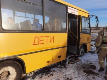 Школьный автобус с детьми слетел с дороги под Калугой