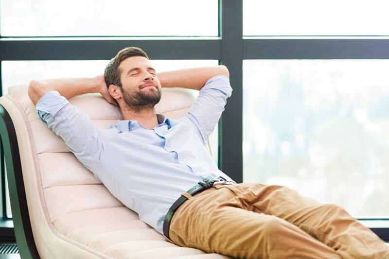 - У тебя муж бережет себя, как хрустальную вазу. У вас ипотека, ему за ...