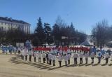 В Калуге на Театральной площади прошла акция ко дню присоединения Крыма