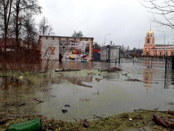 Улицы города Кирова Калужской области ушли под воду
