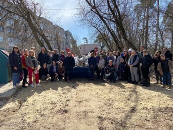 С территории Комсомольской рощи волонтеры вывезли больше сотни мешков мусора 