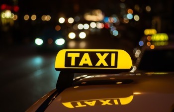 В Калужской области бдительный таксист спас пенсионерку от мошенников