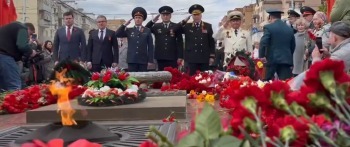 В Калуге возложили цветы к "Вечному огню" в честь Дня Победы