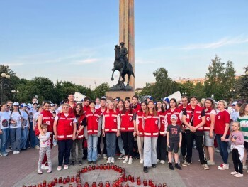 В Калуге на площади Победы волонтёры выложили орден Жукова