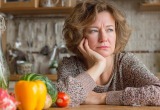 Мать бросила нас с папой, а через 15 лет заявилась и просит помочь с ребенком