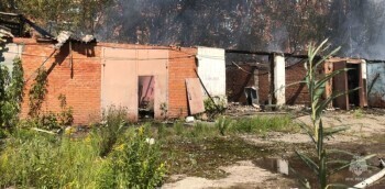 В Калуге на улице Салтыкова-Щедрина загорелись неэксплуатируемые гаражи