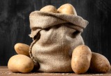 Поссорившись с подругой из-за картошки, я стала матерью-одиночкой
