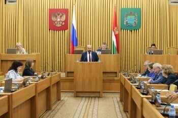 Депутаты Заксобрания Калужской области поддержали закон о доплатах медикам