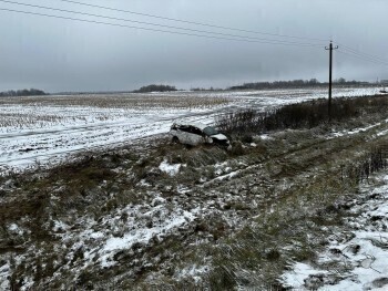 В Калужской области автомобиль "Тойота" улетел в кювет и перевернулся