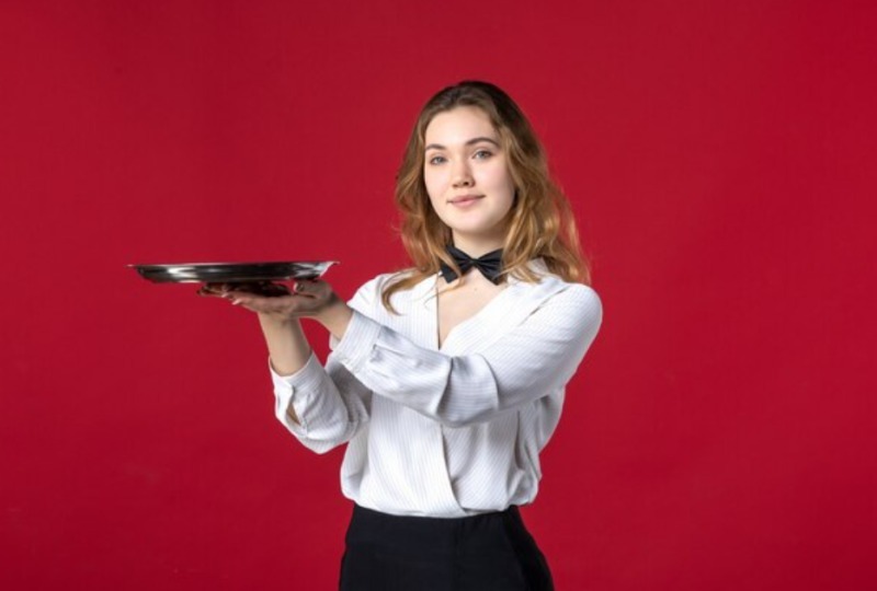 Подруга позвала работать к ней в кафе, а ее сотрудники начали вставлять ...