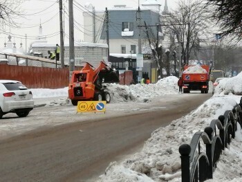 В Калуге городские службы активно чистят улицы от снега