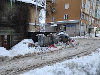 В Калуге 40 машин ежедневно вывозят мусор