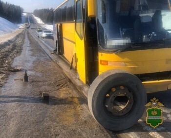 На трассе Р-132 у автобуса с калужскими футболистами повредилось колесо