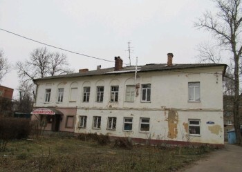 В Калуге ремонтируют причтовый дом начала XIX века