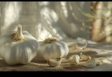 Мама под шумок посадила у нас чеснок, который моя семья терпеть не может